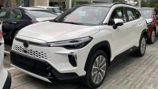 Giá lăn bánh Toyota Corolla Cross mới nhất đầu tháng 3/2026 giảm cực mạnh, quyết áp đảo Kia Seltos