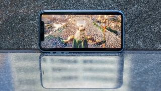 iPhone XR giá hơn 3 triệu tháng 3, lướt Tiktok, xem Youtube, nhắn tin Zalo vẫn mượt như iPhone 17