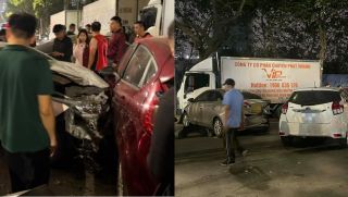 Hiện trường ô tô tông liên hoàn 4 xe máy, 4 ô tô ở Hà Nội, tài xế có biểu hiện lạ khi xuống xe