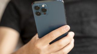 Giá iPhone 12 Pro Max tháng 3/2026: rẻ kỷ lục từ 10 triệu, hơn iPhone 17 Pro Max bởi một thứ