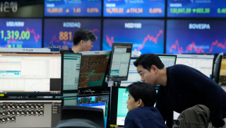 Giá dầu giảm sốc sau phát biểu của ông Trump, chứng khoán châu Á khởi sắc