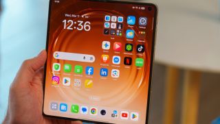 Mở hộp, trên tay OPPO Find N6: Màn hình gập không nếp gấp, sạc 80W áp đảo Galaxy Z Fold7