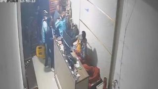 Mâu thuẫn tranh khách trên đường Phạm Văn Đồng, tài xế taxi công nghệ bị tố đánh người, công an vào cuộc 