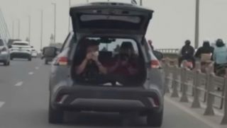 Danh tính tài xế mở cốp xe, chở người trong khoang hành lý ở Hà Nội, chính thức nhận án phạt