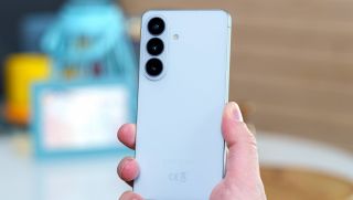 Giá Galaxy S26 Plus mới nhất 16/3: Tung deal giảm khủng hơn 8 triệu, trang bị áp đảo iPhone 17