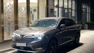 Khởi nghiệp ở tuổi 20 với VinFast VF 8, chủ xe khẳng định: Đây là quyết định đúng đắn nhất của tôi