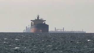 Iran tuyên bố đóng cửa hoàn toàn eo biển Hormuz, mỉa mai thẳng Tổng thống Trump và nước Mỹ