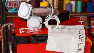 Mở hộp Nothing Headphone (a): Tai nghe chụp tai giá ‘mềm’ nhưng pin 135 giờ, thiết kế vẫn chất như flagship