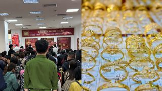 Giá vàng 23/3 giảm, tiệm vàng bán không giới hạn, người mua giao dịch dễ, chênh lệch trong nước và thế giới gần 30 triệu