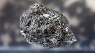 NASA mở niêm phong 'báu vật Mặt Trăng' sau 50 năm: Phát hiện khiến các nhà khoa học sửng sốt