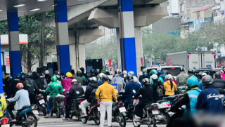 Giá xăng dầu biến động, doanh nghiệp đẩy mạnh chuyển sang năng lượng thay thế, giảm phụ thuộc vào nhiên liệu hóa thạch