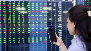 Phiên 25/3: Hàng loạt cổ phiếu trụ cột tăng mạnh, VN-Index lập đỉnh nửa tháng