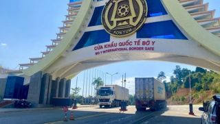 Chặn xe tải chở xăng gần biên giới, phát hiện 900 lít không giấy tờ, nghi vận chuyển sang nước ngoài tiêu thụ