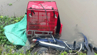 Tình tiết nóng vụ phát hiện thi thể nam shipper cùng xe máy dưới mương nước, danh tính nạn nhân?