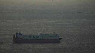 Iran công bố đóng eo biển Hormuz, tàu quốc tế quay đầu, Mỹ tính phương án tăng quân