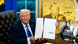 Chưa từng có: Chữ ký của Tổng thống Trump sẽ xuất hiện trên tiền giấy USD