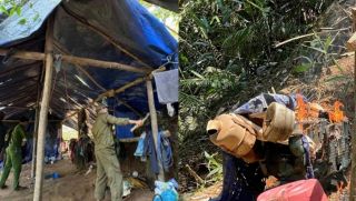 Hiện trường phát hiện lán trại khai thác vàng trái phép quy mô lớn trong rừng Khe Ma, thu giữ nhiều thiết bị liên quan