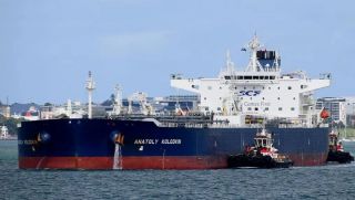 Lý do Mỹ bất ngờ ‘mở đường’ cho tàu Nga chở 730.000 thùng dầu cập bến Cuba