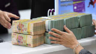 Lãi suất tiết kiệm chạm mốc 10%/năm, ngân hàng tăng tốc hút dòng tiền đầu tư