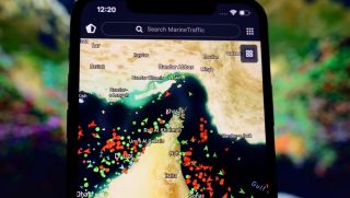 Tại sao eo biển Hormuz có thể đe dọa trực tiếp đến Microsoft, Google, OpenAI và sau đó là người dùng