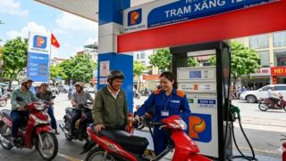 1 lít xăng tốn 1/3 ngày lương ở Lào, 1/5 ở Campuchia, Việt Nam đứng ở đâu trong bản đồ chi phí nhiên liệu ASEAN?