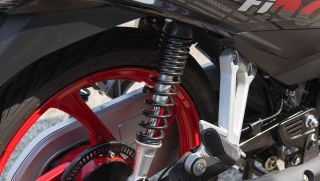 Tin xe máy 2/4: ‘Huyền thoại xe số’ 115cc của Suzuki về đại lý, có ABS xịn hơn Honda Future, giá mềm