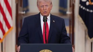 Ông Trump tuyên bố có thể mở eo biển Hormuz và kiếm ‘khoản tiền khổng lồ’