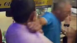 Clip tài xế và khách ‘thượng cẳng chân, hạ cẳng tay’ trên xe ở TPHCM: Chủ xe nói gì?