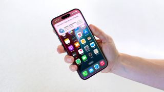 iOS 26.5 và iOS 27 đồng loạt ra mắt cùng siêu tính năng 'đáng tiền': Cập nhật ngay, máy cũ lên là chạy mượt!