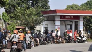 Eo biển Hormuz gián đoạn, khủng hoảng dầu thô kéo theo biến động trên toàn thị trường toàn cầu