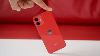 Đây là iPhone tai thỏ nhỏ gọn rẻ nhất Việt Nam, màn OLED vẫn cực xịn, camera kép lu mờ iPhone 17e 