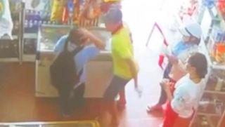 Nam sinh lớp 7 ở Huế bị chủ quán tạp hóa đánh tới tấp vì không đủ tiền mua kem: Gia đình nạn nhân lên tiếng