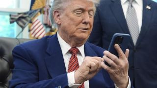 Kịch bản tồi tệ: Thuế quan của ông Trump có thể đẩy iPhone 17 Pro Max lên mức 70 triệu