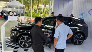 Nên mua xe xăng hay xe điện thời điểm này?