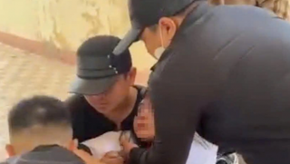 Nữ sinh lớp 7 bị nhóm nam sinh đánh tới tấp, vẫn chưa thể quay lại trường