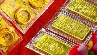 Giá vàng hôm nay vọt cao ngỡ ngàng: Bảng giá vàng nhẫn và vàng miếng SJC, chuyên gia cảnh báo 