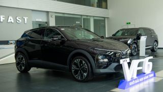 Giá xăng dầu mới nhất sáng 15/4: Ron 92, Ron 95 ‘rẻ như cho’, giá lăn bánh VinFast VF 6 cũng hạ sâu