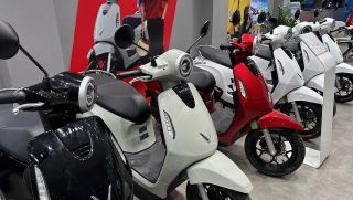 Tin xăng dầu chiều nay 16/4: RON 92 và RON 95 lại tăng giá, VinFast Evo được đà ưu đãi ‘rẻ như rau’