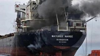 Tàu chở dầu trúng đạn giữa 'điểm nóng' Hormuz, có thể bùng phát khủng hoảng dầu mỏ toàn cầu