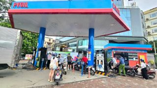 Giá xăng dầu chiều 19/4: Neo cao, lộ loạt doanh nghiệp dự trữ xăng dầu dưới ngưỡng bị 'tuýt còi'