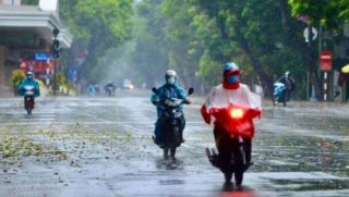 Dự báo thời tiết 20/4: Hà Nội mưa dông kéo dài do không khí lạnh, dịp 30/4-1/5 thời tiết thay đổi theo từng ngày ra sao?