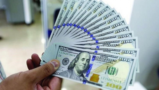 Tỷ giá USD/VND hôm nay: Vietcombank, BIDV đứng giá, chợ đen đảo chiều tăng