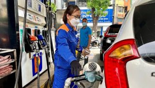 Giá xăng dầu chiều nay 23/4: RON 95 'rớt thảm', Diesel giảm 5 kỳ liên tiếp, ô tô máy dầu 'đổi vận'?