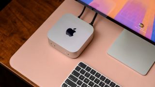 Giá xăng dầu hôm nay chiều 23/4: Dầu thế giới vọt qua 100 USD/thùng, xăng dầu trong nước vẫn rẻ, Apple gặp khó