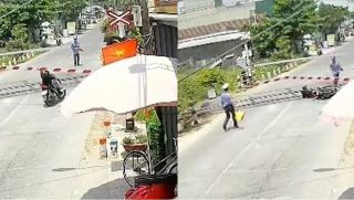 Trích xuất camera vụ nhân viên đường sắt đá người tông gãy rào chắn, thông tin bất ngờ về tài xế