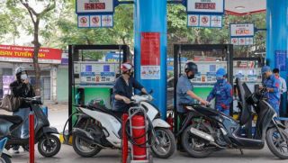 Giá xăng dầu hôm nay 24/4: Dầu thế giới vượt ngưỡng 100 USD/thùng, trong nước giảm sâu bất ngờ