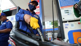 Giá xăng dầu sáng nay 25/4: RON92, RON95 giảm cực mạnh, bảng giá đầy bình xe máy Suzuki tại Việt Nam