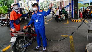 Giá xăng dầu hôm nay 24/4: RON95, RON92, dầu diesel giảm nhiều kỳ liên tiếp, điều hành linh hoạt trước biến động 