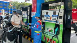 Giá xăng dầu hôm nay 27/4: Thế giới bật tăng, trong nước đối mặt áp lực? thời điểm triển khai xăng E10 toàn quốc