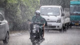 Thời tiết hôm nay 29/4: Không khí lạnh tràn về, cảnh báo dông lốc, Hà Nội và nhiều tỉnh thành ra sao? 